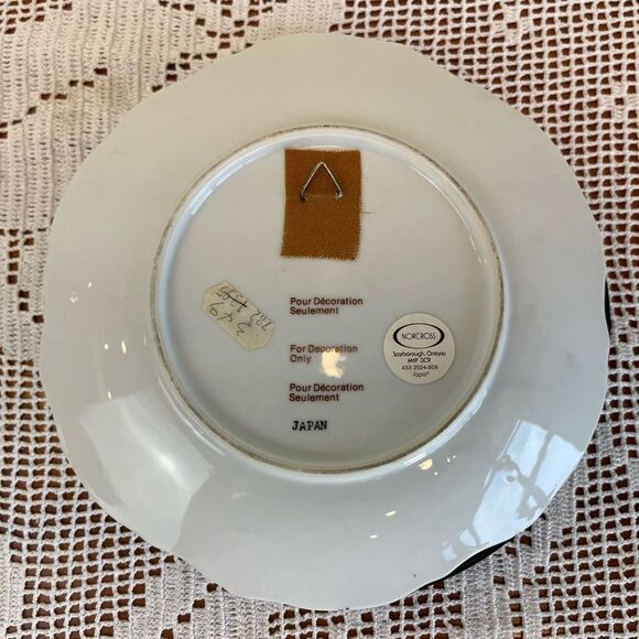 Vintage Christmas wreath plate || Christmas plate || NOEL 1982’ plate || JAPAN - Picture 6 of 9